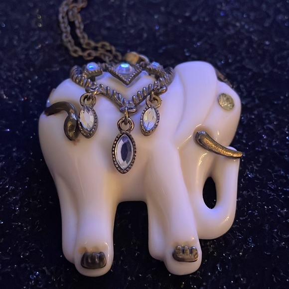Elephant bundle! White with metal and diamond (fake), silver with designs 🐘 - Picture 2 of 5